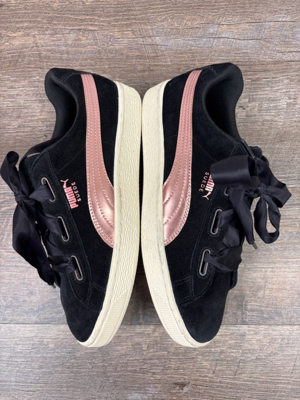 Puma Suede Heart Sneakers Black Rose Gold Satin Ribbon Laces Size 7 - Picture 5 of 8